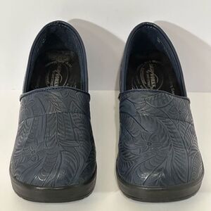 Easy Works by Easy Street Lyndee Work Clogs Blue | Women Size 6